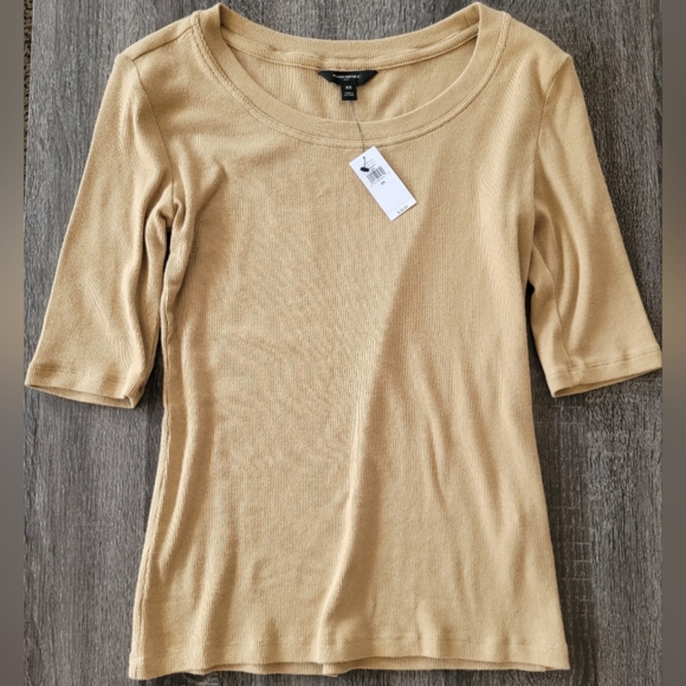 NWT Banana Repubic Ribbed Elbow Sleeve T-Shirt - New British Khaki